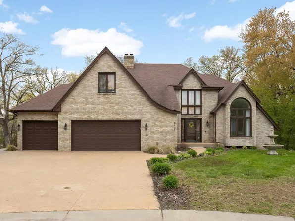 6135 Berkshire Ln N, Plymouth, MN 55446