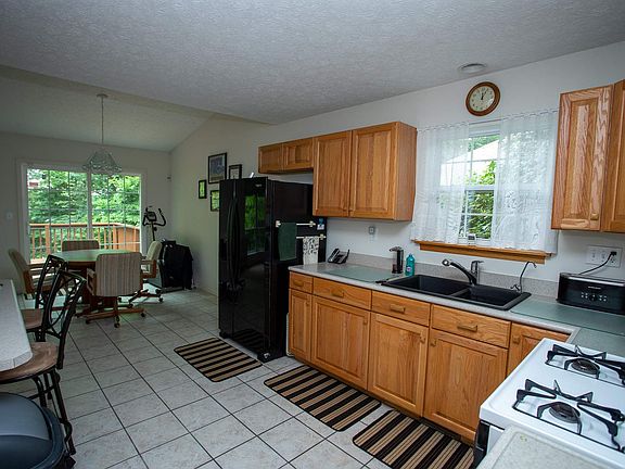 4th image of 80 Mayflower Ct