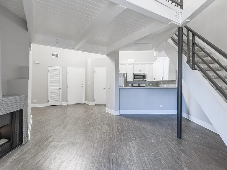 7918 Reseda Blvd — Photo 10