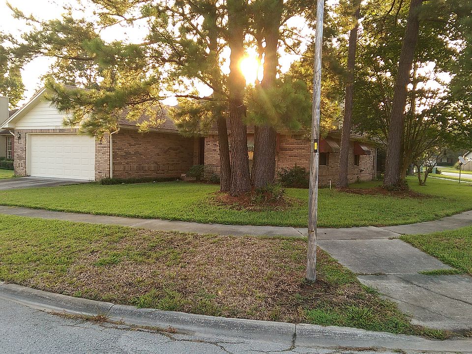 Front view from corner 