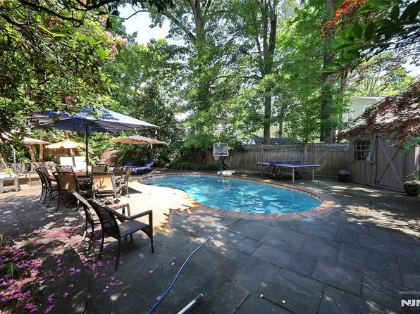 155 W Clinton Ave, Tenafly, NJ 07670