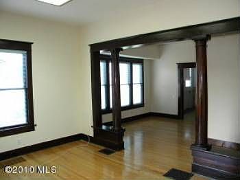 5th image of 208 N Chelan Ave #A