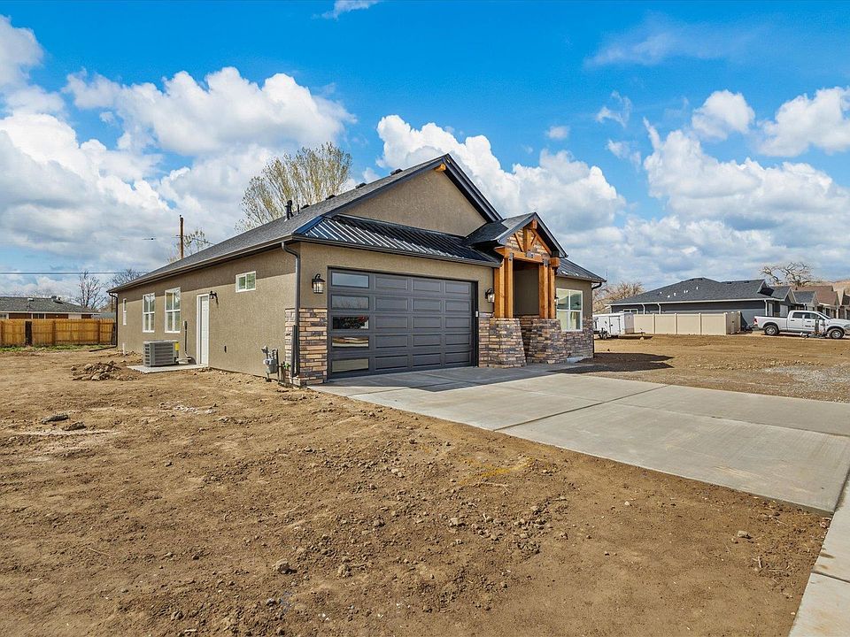 2nd image of 521 Desert Peach St