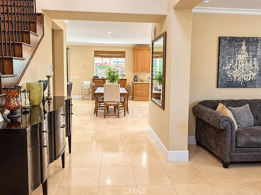 5 bed, 2536 sqft, $8,000 — Photo 2