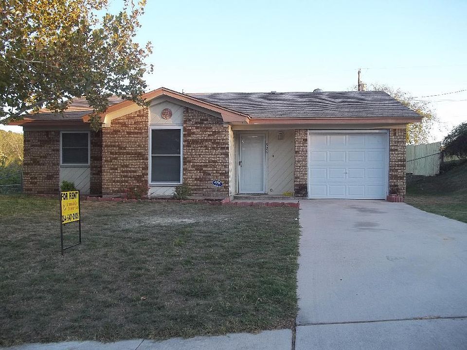1st image of 920 Marilyn Dr