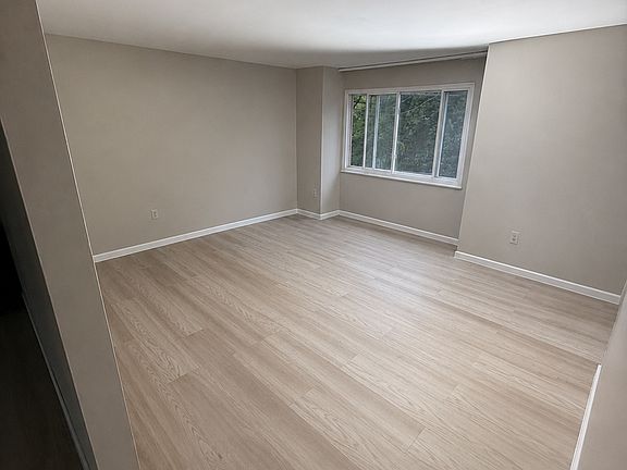 4th image of 92 Seavey Rd