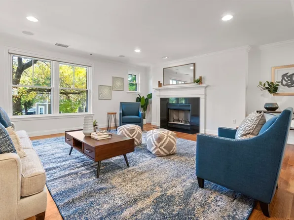 263 Cypress St #263, Brookline, MA 02445