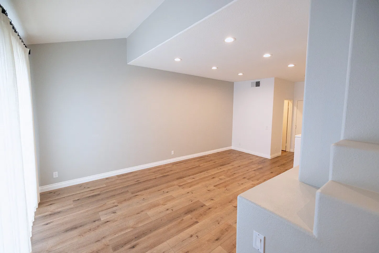 2 bed, 1100 sqft, $3,350 — Photo 3