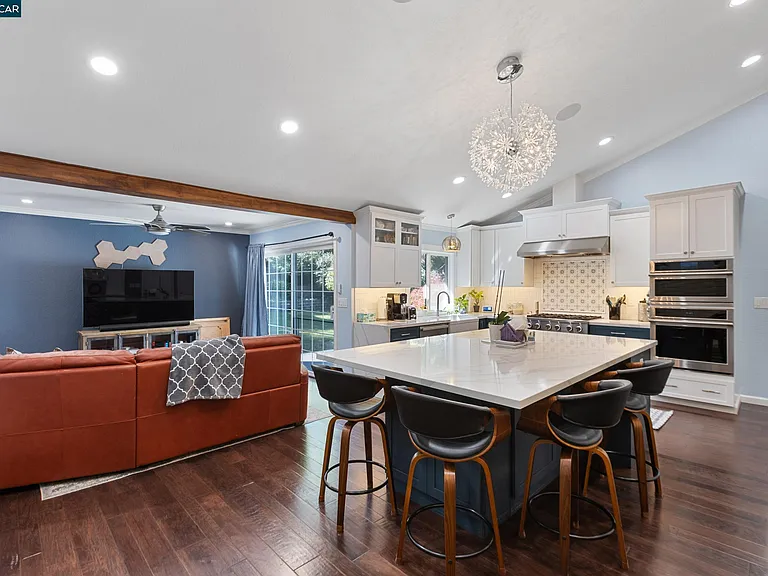 301 Domingo Ct — Photo 16