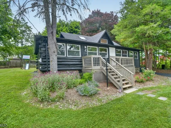 53 Lakeview Dr, West Milford Twp., NJ 07480
