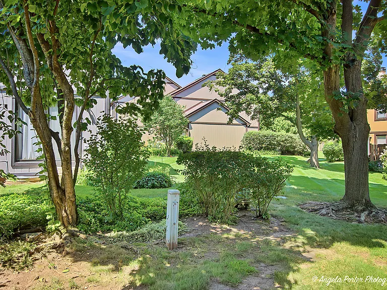 246 Shadowbend Dr — Photo 23