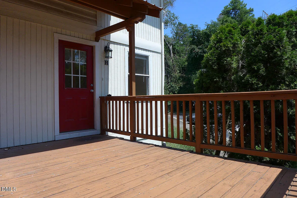 2 bed, 1.5 bath, 900 sqft, $1,845 — Photo 2