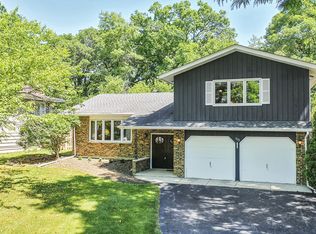 302 Banbury Rd, Mundelein, IL 60060