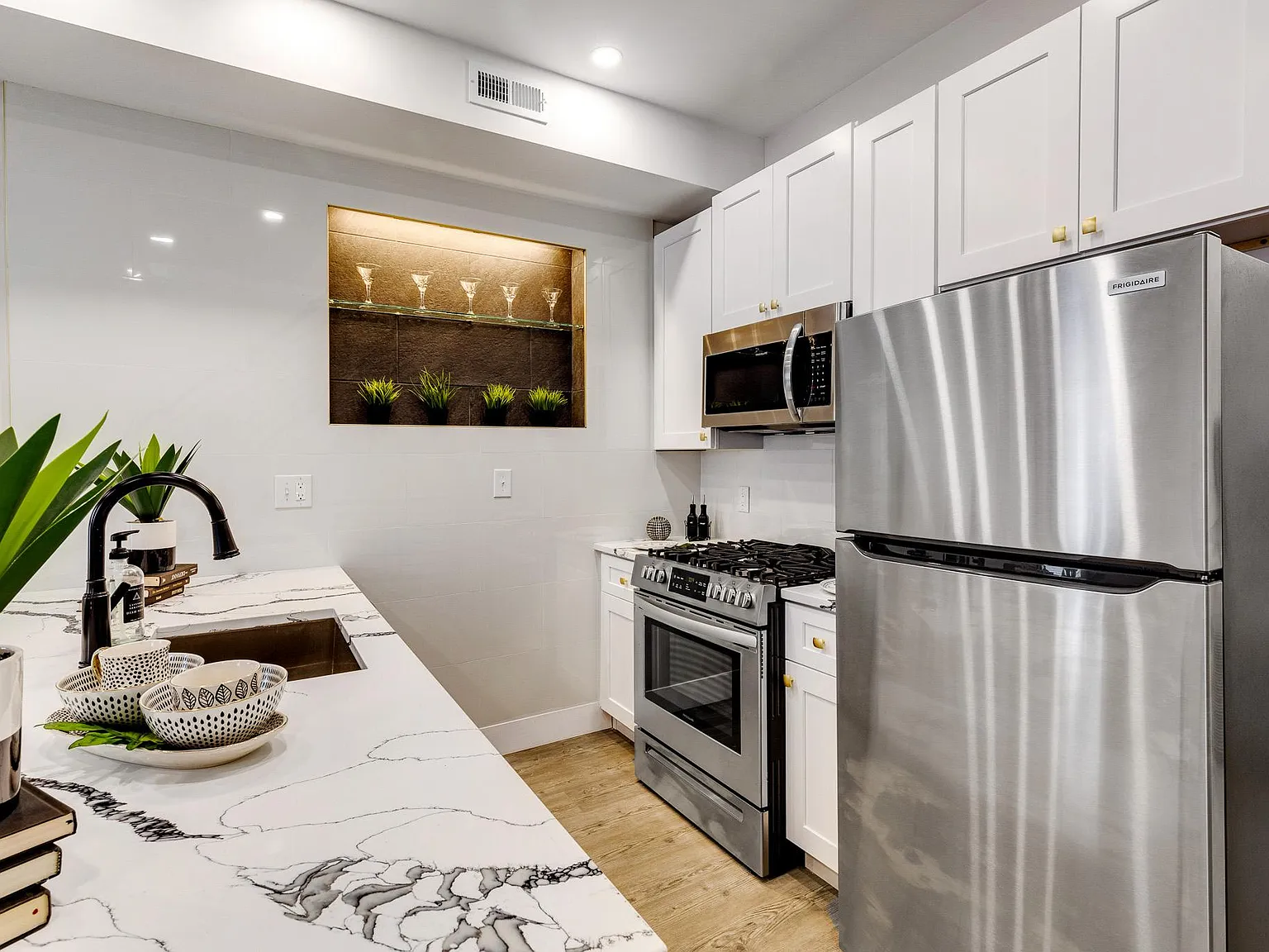 2 bed, 1200 sqft, $1,600 — Photo 3