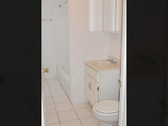 5th image of 835 W Cornelia Ave #837.5-3N