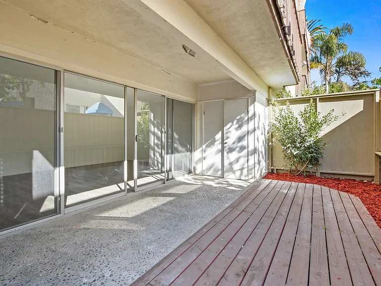 1002 12th St in Santa Monica - North of Wilshire Blvd! — Photo 10