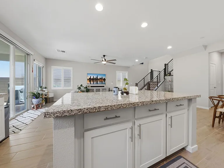 11824 Pelican Butte Ave — Photo 15