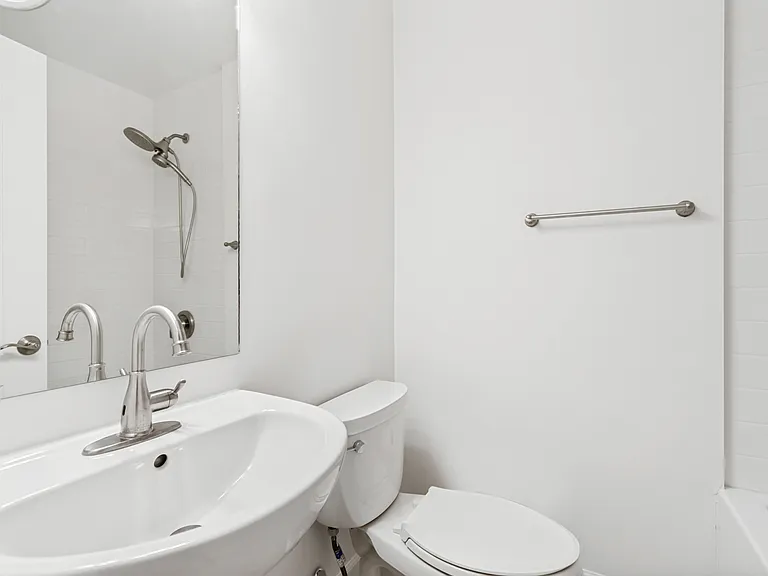 1241 Cambridge Ct — Photo 17