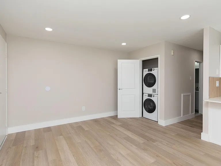 Laura Lane Apartments — Photo 54