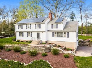 25 Hunter Ln, Glastonbury, CT 06033