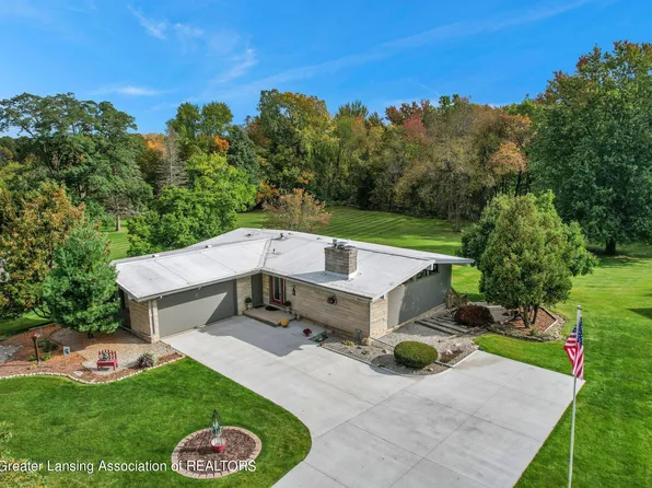 11517 W River Dr, Dewitt, MI 48820