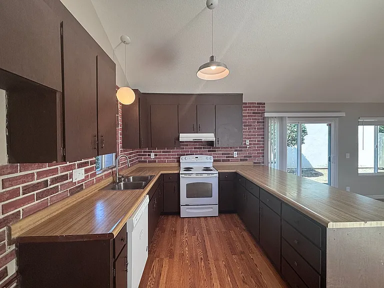 5328 Cedar Grove Cir — Photo 3