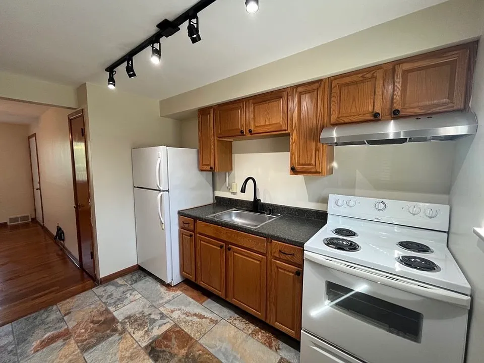 140 Lacrosse St #C4