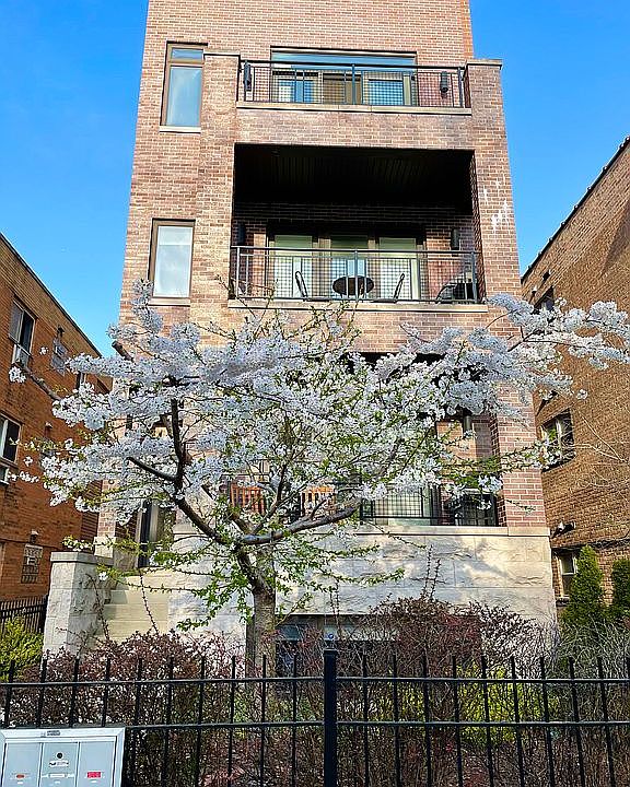 1st image of 4048 N California Ave #1