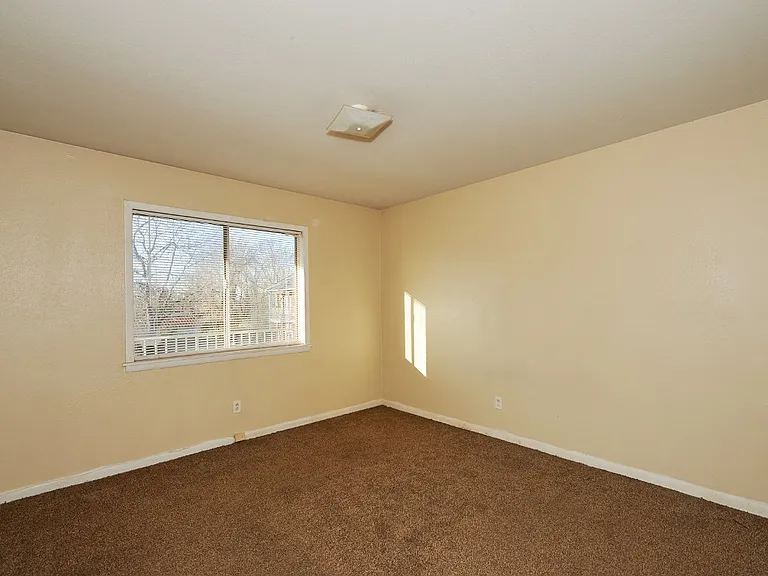 2414 Memorial Blvd #14 — Photo 5