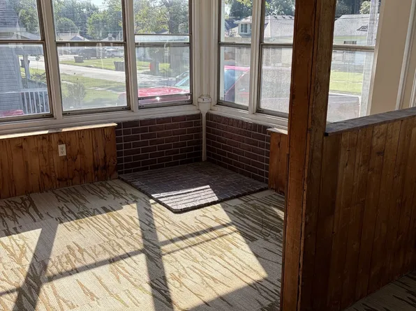 423 E Market St, Warrensburg, MO 64093