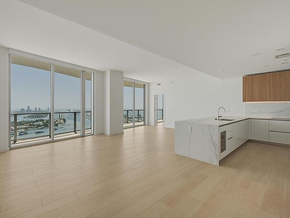 3rd image of 1400 Biscayne Blvd #4304