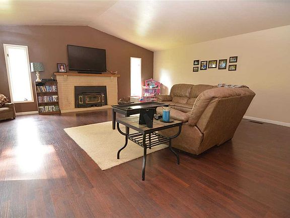 2nd image of 3925 Schneider Dr