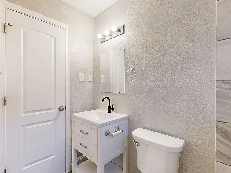 906 Estelle Ave — Photo 10
