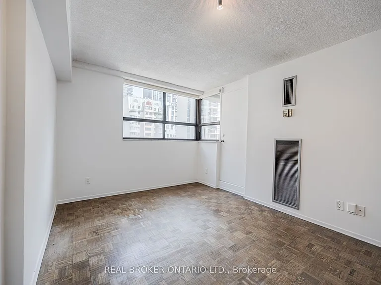 105 McCaul St #708 — Photo 8