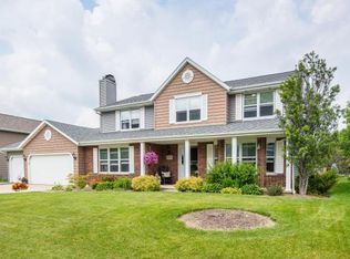 2228 W Roselawn Dr, Appleton, WI 54914