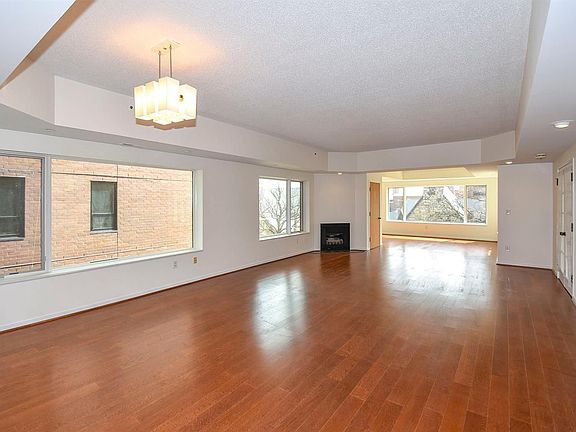 4th image of 505 E Huron St APT 502