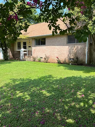 1728 Kingsway Rd Photo 1