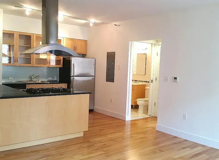 217 Front St #2C — Photo 1