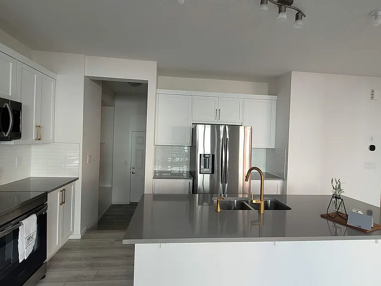 40 Carringham Gate NW #M — Photo 4