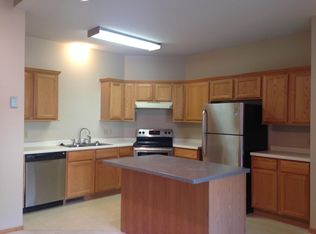 470 Hickory Ln N, Oakdale, MN 55128