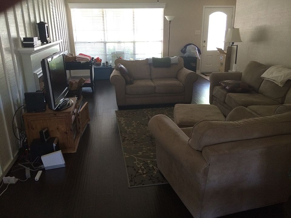 2nd image of 22810 Market Square Ln