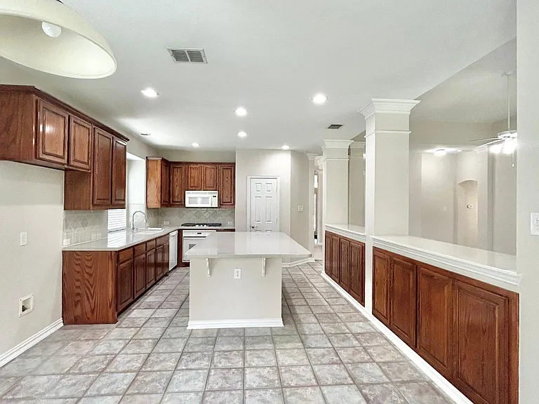 604 Peacock Dr — Photo 15