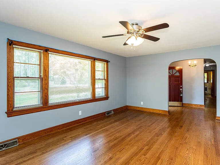 300 Tyson Ave — Photo 5