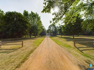 26254 S McHardy Rd, Brandon, SD 57005
