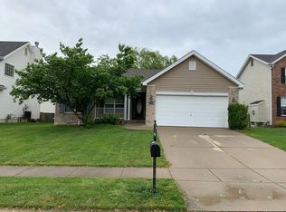 2421 Larchmont Dr, Belleville, IL 62221