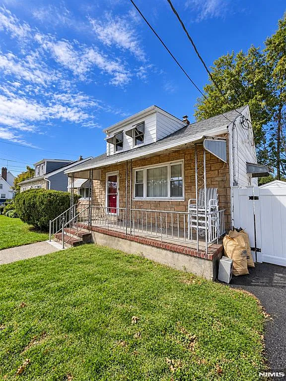4 bed, 1.0 bath, $2,800 — Photo 2