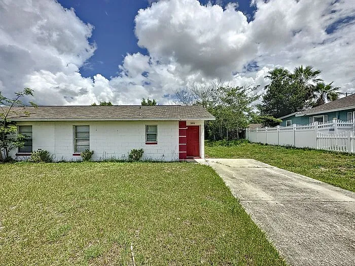 2 bed, 1.0 bath, 796 sqft, $1,350 — Photo 2