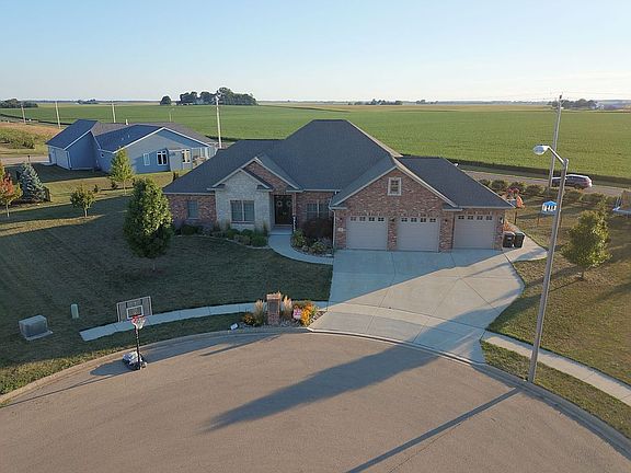 112 W. Lee St. Tremont, IL