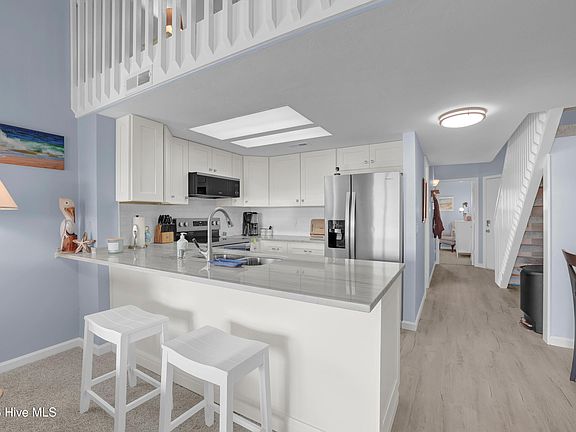 5th image of 918 N New River Drive #331