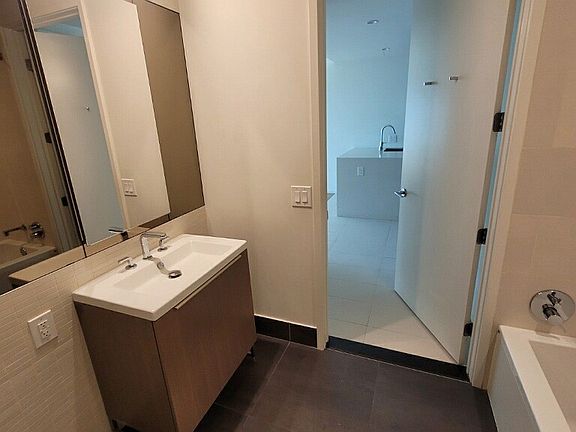 5th image of 889 Francisco St Unit 3702
